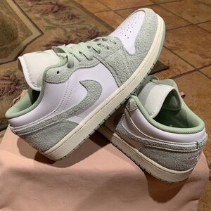 Jordan  1 “Mint Green” Premium Leather sneakers